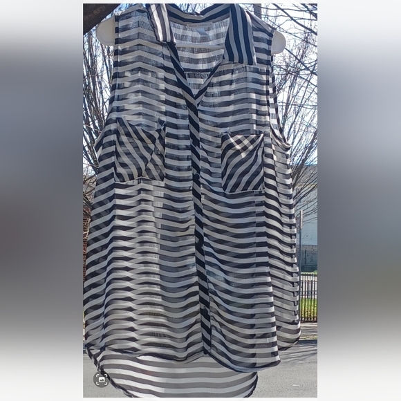 Black and white vertical stripe sheer transparent sleeveless top - Picture 4 of 4